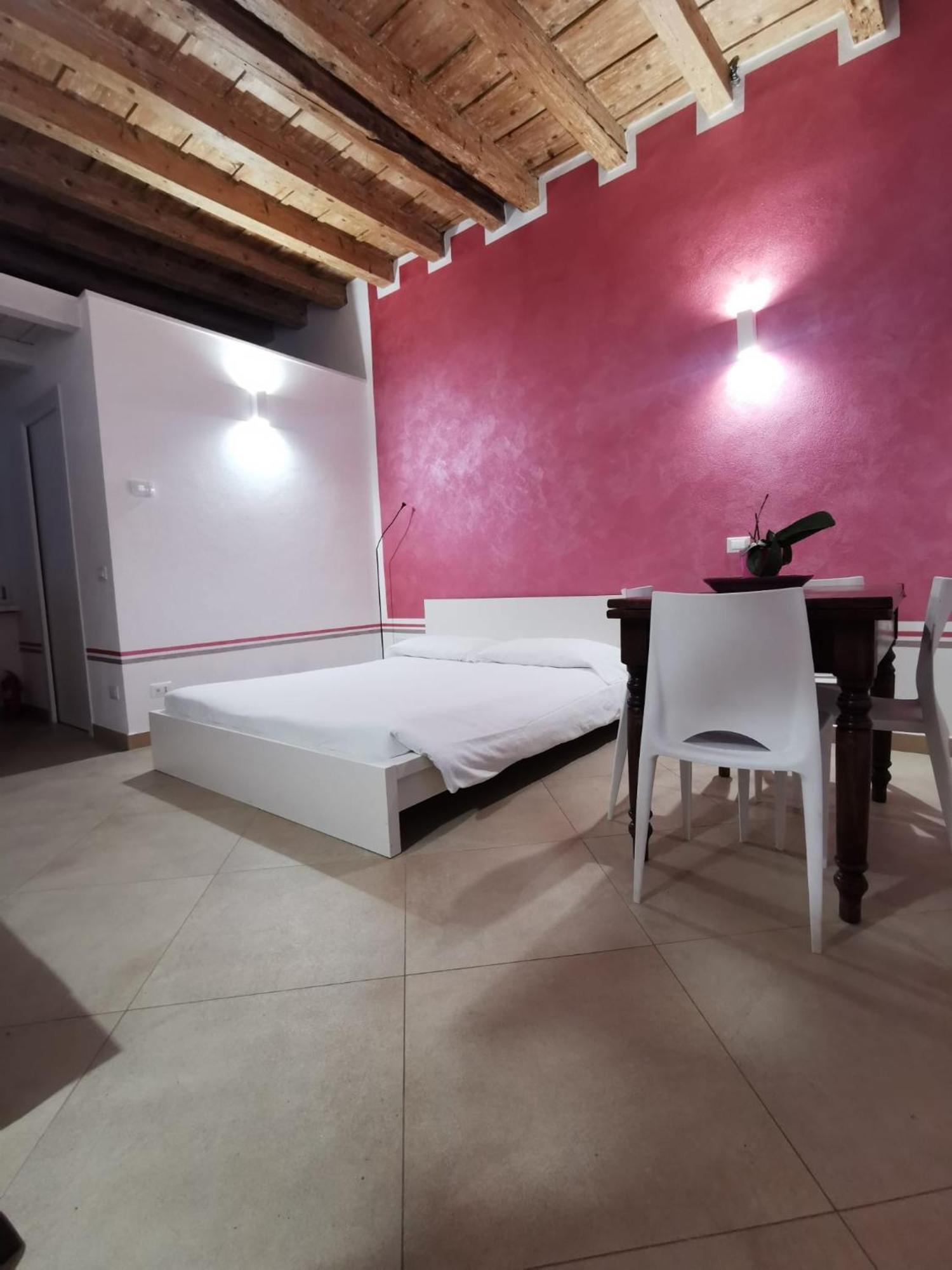 Flora Inn, Super Sweet Studio - Centro Bérgamo Exterior foto